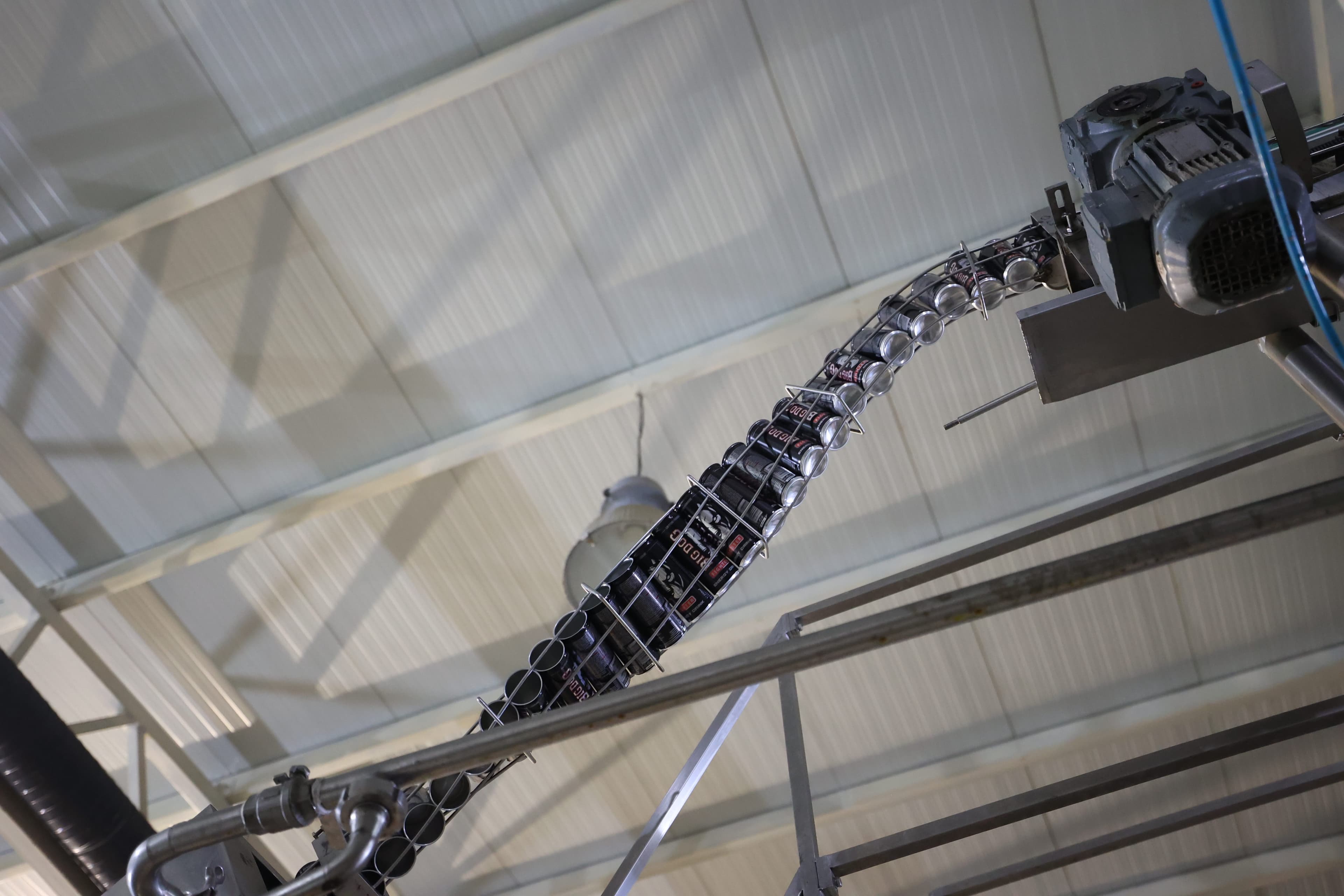 Overhead conveyor belt